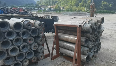 設(shè)備已運到礦山，準(zhǔn)備反井鉆施工